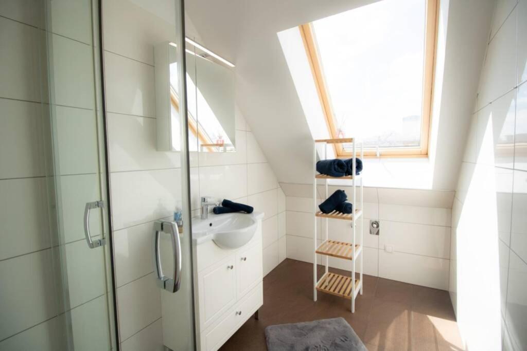 Sunny & Cozy Penthouse With Balcony L Dg4'14 Apartment Vienna Exterior photo